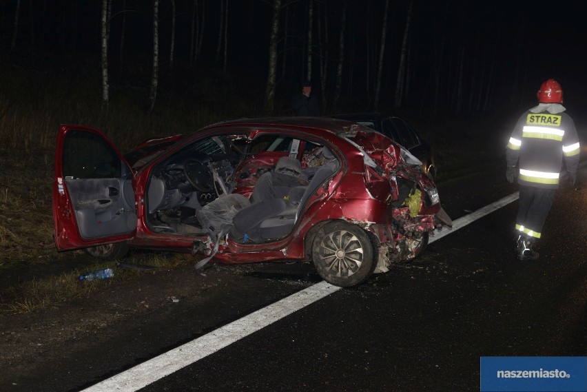 Wypadek pod Włocławkiem. Zderzenie renaulta z bmw [zdjęcia, wideo]