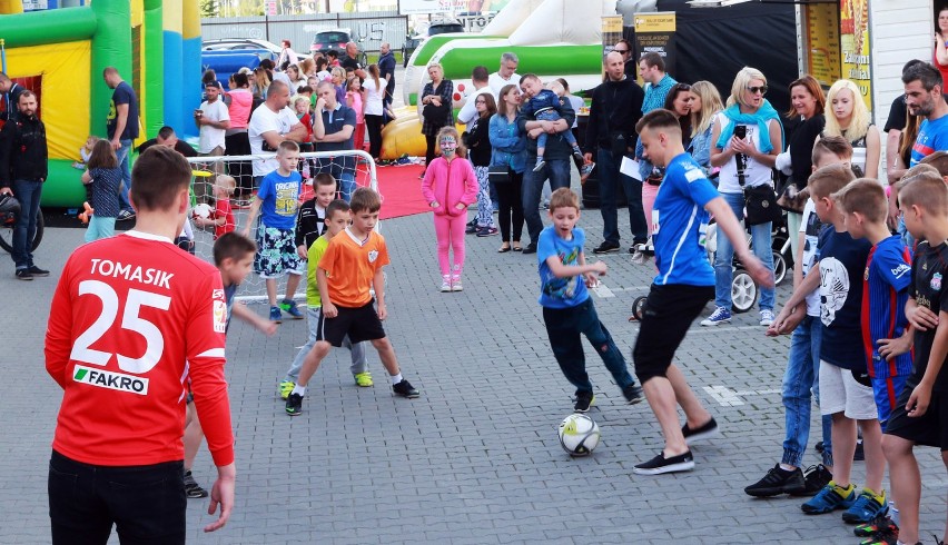 Piłkarze Sandecji na dziecięcym festynie u Szubryta [ZDJĘCIA, WIDEO]