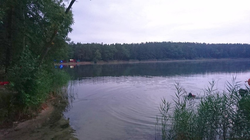 Tragedia nad Jeziorem Srebrnym nieopodal Turawy. 23-letni mężczyzna utonął w nocy podczas kąpieli