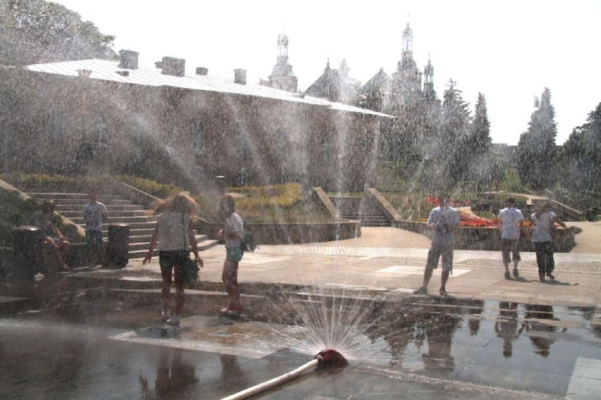 Kurtyny wodne na Placu Artystów w Kielcach
