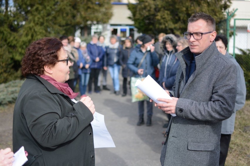 Na ulicy Ikara jest sześć przejść na pieszych, na sąsiedniej...