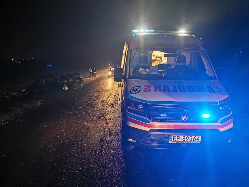 Wypadek we Fredropolu koło Przemyśla. Kierujący fordem uderzył w ciągnik rolniczy [ZDJĘCIA]