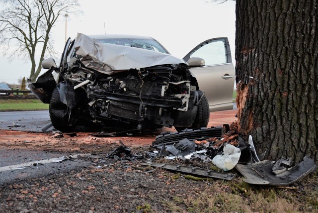 Około godziny 16.20 na drodze krajowej nr 25 pod Złotnikami Kujawskimi doszło do wypadku.

Zderzyły się dwa samochody osobowe: fiat i renault. Kierowcy obu pojazdów z obrażeniami trafili do szpitala. 

Ruch odbywa się wahadłowo.


Flash Info odcinek 5 - najważniejsze informacje z Kujaw i Pomorza.

