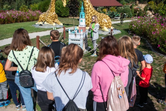 Około 80 dzieci z wielkopolskich domów dziecka bawiło się w podpoznańskim Deli Parku. Wszystkie wzięły udział w akcji „Uśmiechnięty dzień”, do której „Głos Wielkopolski” zaprosił ich wspólnie z zaprzyjaźnionymi firmami. ,,Uśmiechnięty Dzień" był organizowany już po raz czwarty. W tym roku, dzieci korzystały z atrakcji w piątek, 6 września.