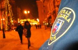 Brutalne pobicie na Szerokiej w Toruniu. Grupa zaatakowała dwóch mężczyzn na starówce