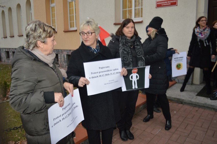 Człuchów. Pracownicy Sądu Rejonowego dołączyli do ogólnopolskiego protestu - na razie ostrzegają