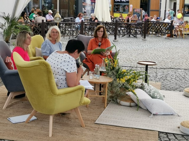 Paweł i Gaweł, czyli czytanie Fredry na sieradzkim Rynku