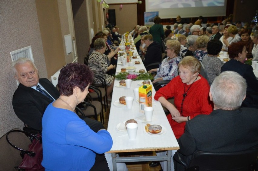Karszniccy seniorzy na spotkaniu opłatkowo – noworocznym [zdjęcia, wideo]