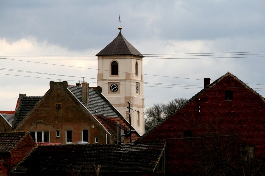 Kościelna wieża po odnowieniu