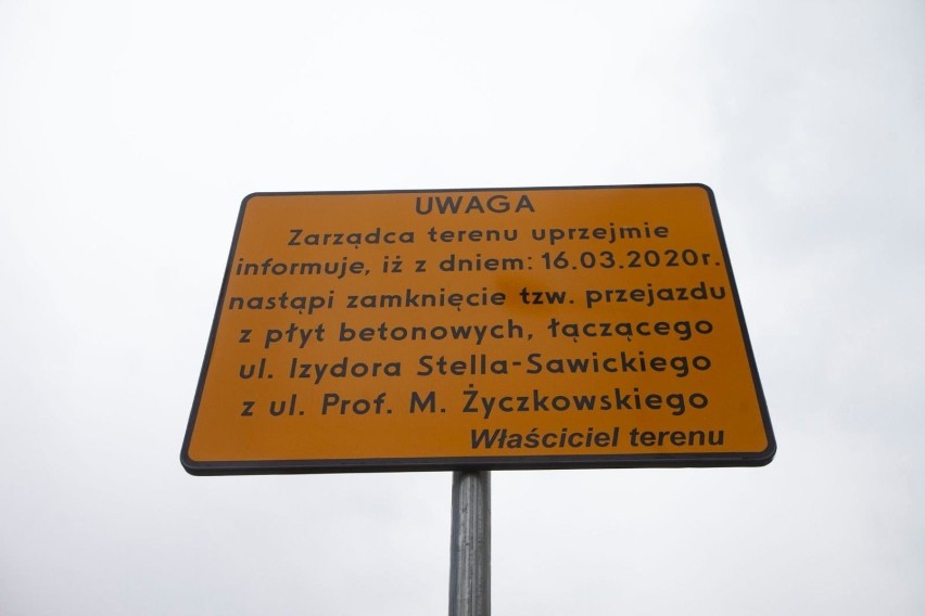 Ulica Życzkowskiego oraz łącznik betonowy na jej końcu