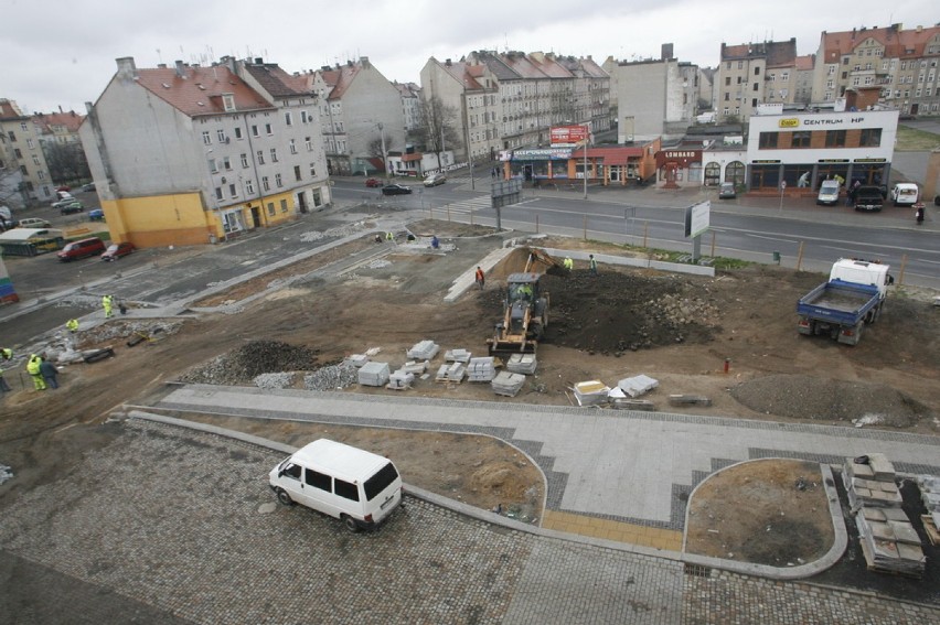 Trwa przebudowa Placu Sybiraków w Legnicy (ZDJĘCIA)
