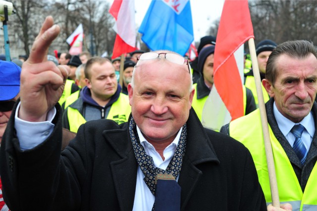 Protest rolników w Warszawie. Bierze w nich udział kilka tysięcy osób [zdjęcia, wideo]