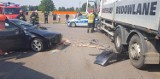 Wypadek w Sierakowie. Samochód osobowy zderzył się z ciężarówką. Są ranni