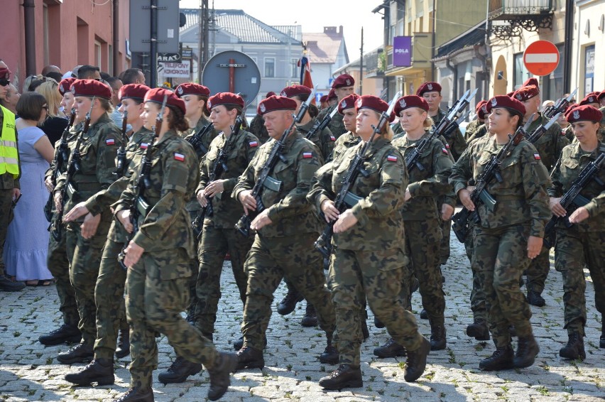 Uczestnicy i uczestniczki projektu "Trenuj jak żołnierz" złożyli przysięgę w Skierniewicach ZDJĘCIA