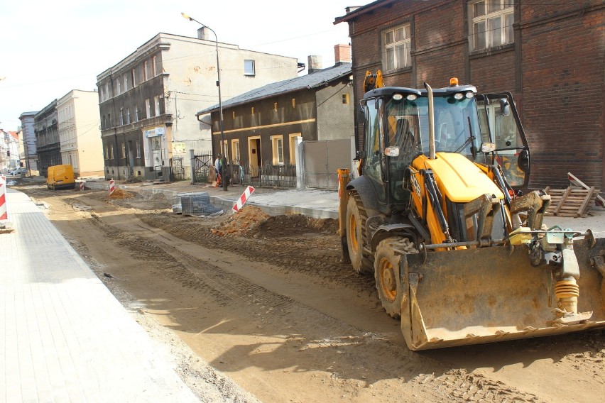 Trwa remont ul. Powstańców Śląskich w Tarnowskich Górach....