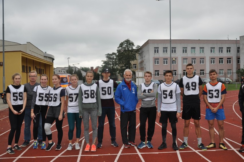  Mistrzostwa Szkół Średnich w teście Coopera na stadionie Państwowej Wyższej Szkoły Zawodowej w Koninie. 