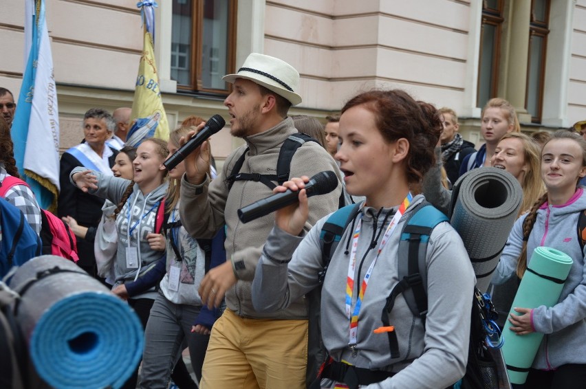 Piesza Pielgrzymka Tarnowska na Jasną Górę 2016 już w drodze [ZDJĘCIA, WIDEO]