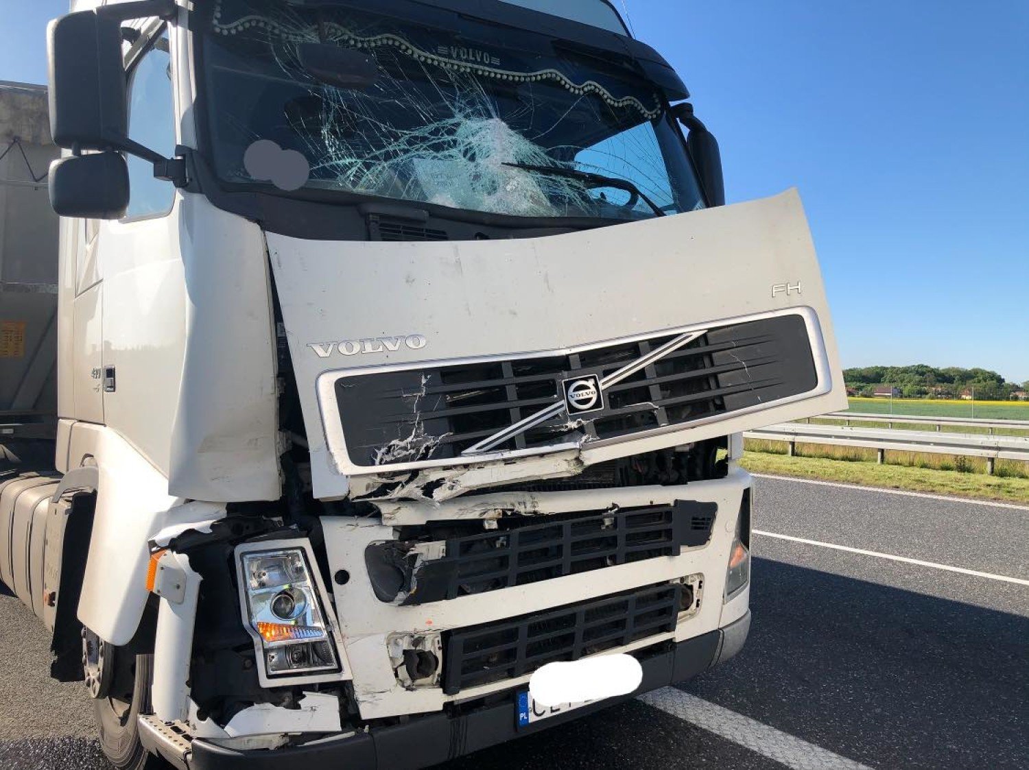 Wypadek dwóch samochodów ciężarowych na autostradzie A1 ...