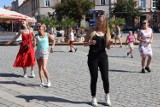 Latynoskie rytmy na gnieźnieńskim rynku. Weekend tańca i folkloru w Gnieźnie trwa [FOTO, FILM]