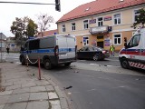 Wypadek na skrzyżowaniu w Łęczycy. Audi zderzyło się z radiowozem