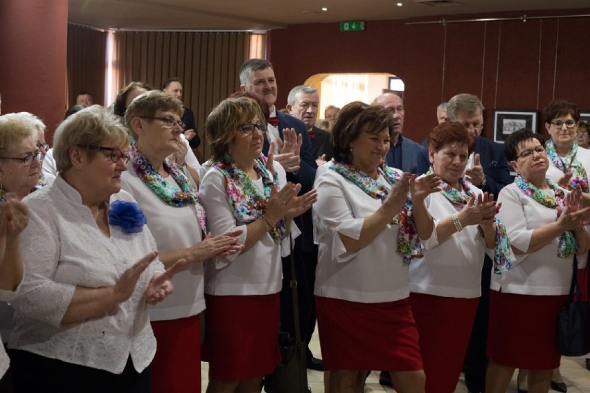 Koncert ,,Seniorzy dla Miasta” . Swoją energią mogliby oświetlić cały Konin