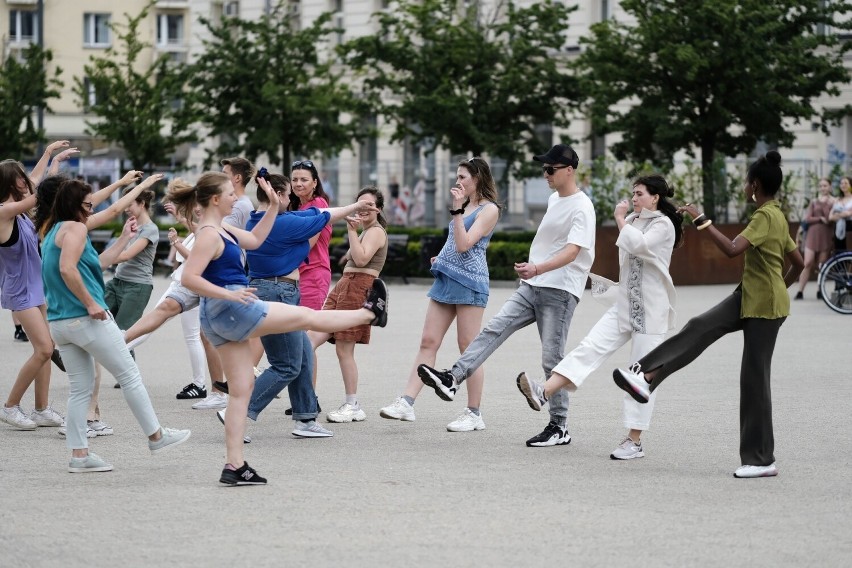 - "World Urban Dances" to warsztaty z tańców mniej...