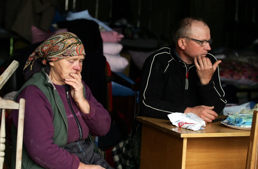 Powódź w Zastowie Karczmiskim: Rodzina śpi w starej stodole (zdjęcia)