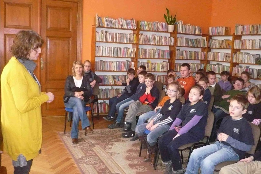 Pruszcz Gd. Spotkanie z Barbarą Kosmowską, pisarką dla dorosłych i młodzieży