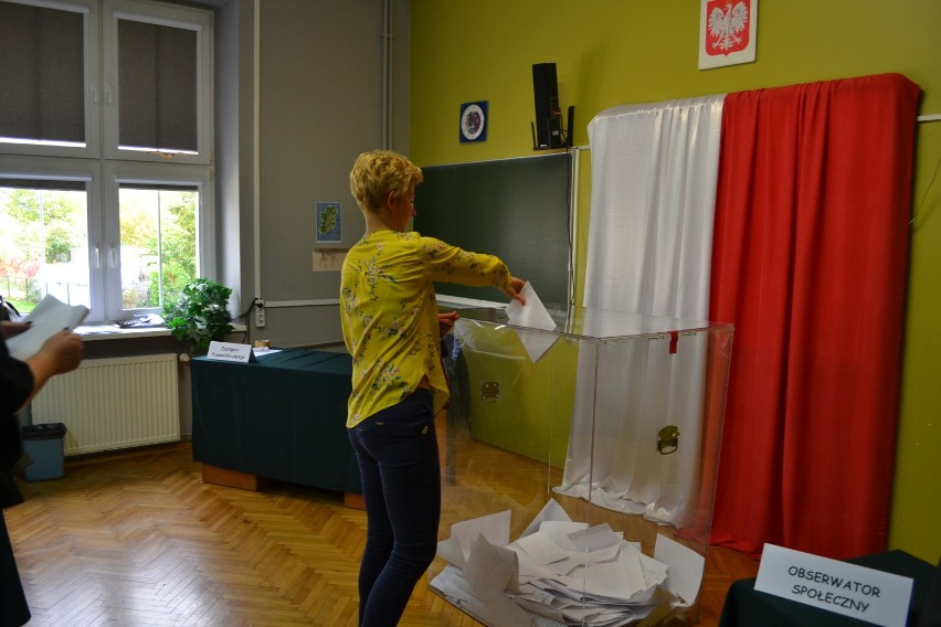 Mieszkańcy Pruszcza Gdańskiego zagłosowali w wyborach do Sejmu i Senatu [ZDJĘCIA]
