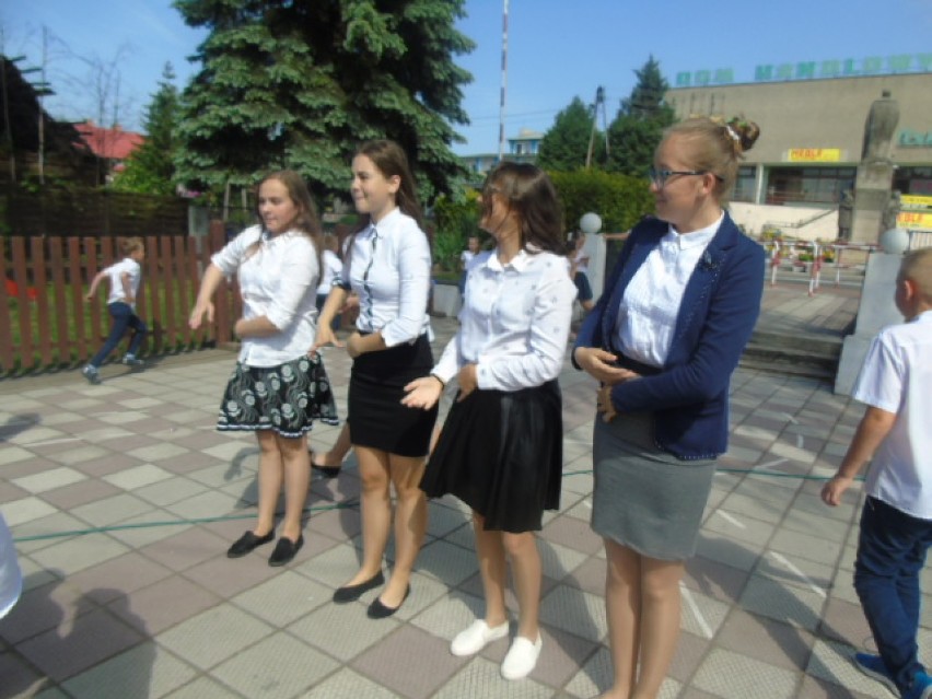 Uczniowie z SP w Liskowie zachęcali kolegów do aktywności w ramach projektu "Ruch to zdrowie"