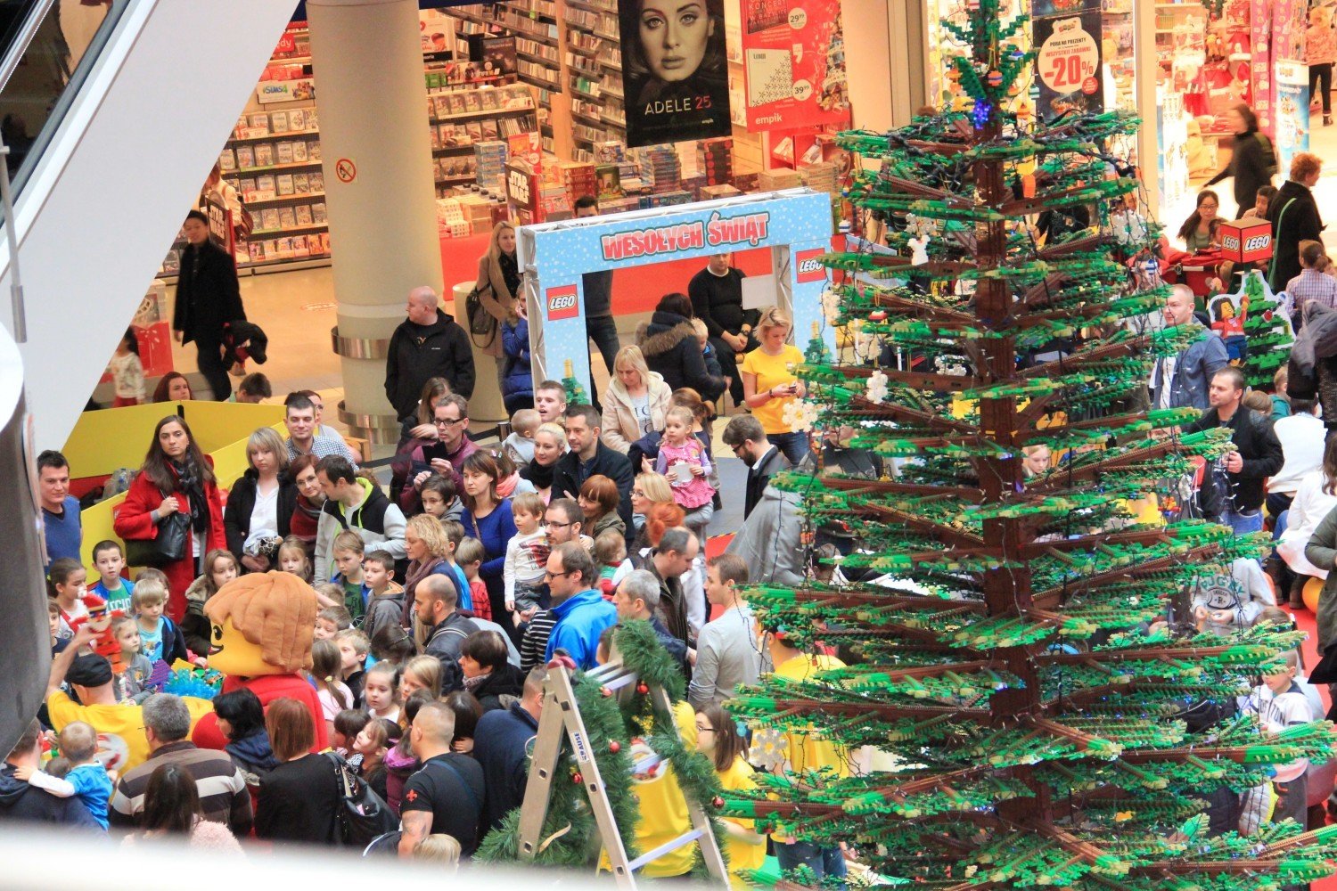 Choinka Lego. W Blue City powstało nietypowe drzewko świąteczne [ZDJĘCIA] |  Warszawa Nasze Miasto