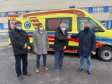 Wojewódzkie Centrum Szpitalne Kotliny Jeleniogórskiej z nową karetką, która będzie wyjeżdżała do pacjentów