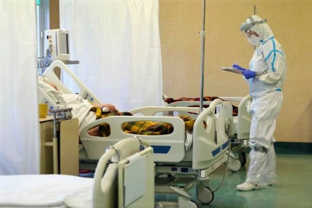 Szpitale zwiększają liczbę łóżek "covidowych" zaś niektóre ograniczają bądź wstrzymują zaplanowane wcześniej zabiegi