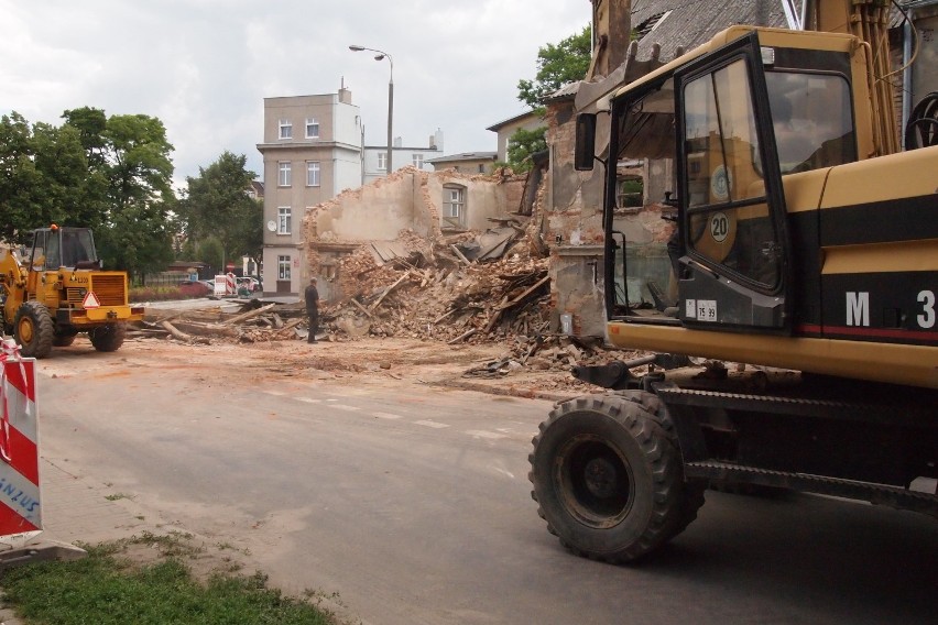 Dziś rozpoczęła się rozbiórka kamienicy przy ul. Grzybowo w...
