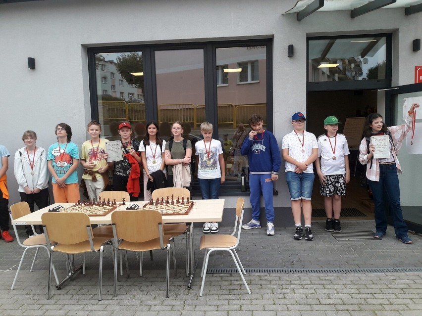 Młodzi szachiści ze Szkoły Podstawowej nr 6 okazali się najlepsi w Kościerzynie 