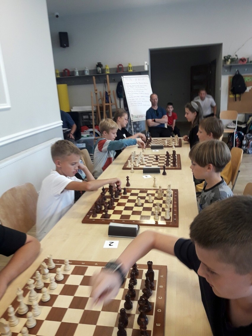 Młodzi szachiści ze Szkoły Podstawowej nr 6 okazali się najlepsi w Kościerzynie 