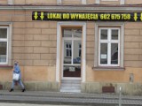 Ludzie w Wadowicach liczą każdy grosz, tracą pracę. Likwidowane są sklepy. Winna pandemia?