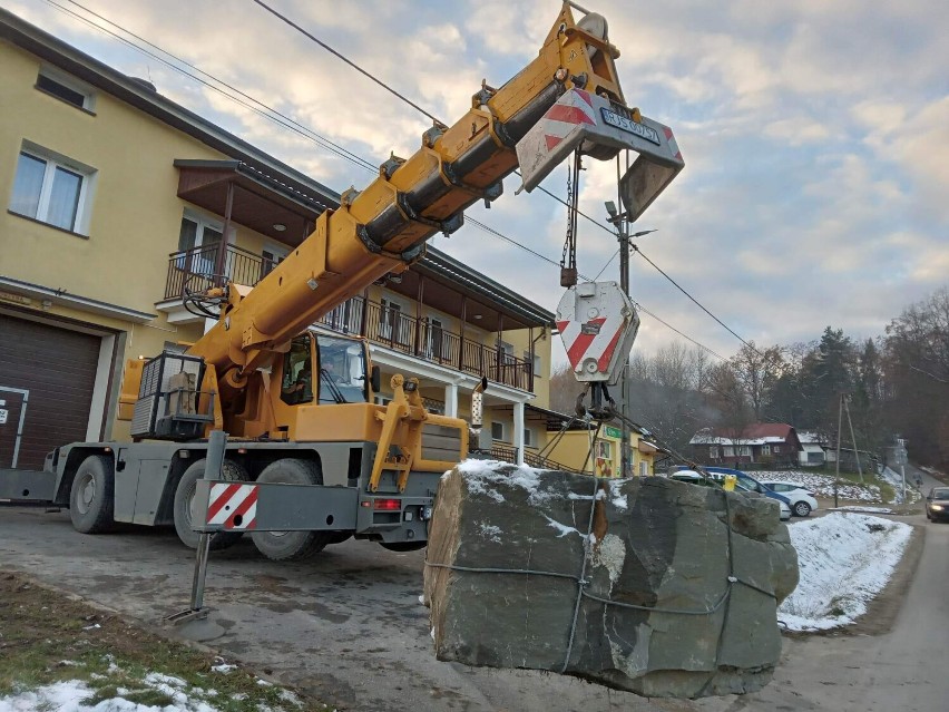 Obelisk stanie przy remizie OSP w Pagorzynie w gminie...