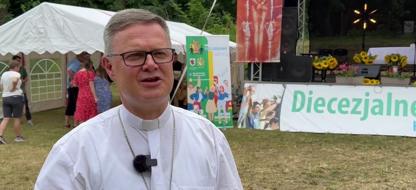 Bp Wiesław Śmigiel na Diecezjalnych Dniach Młodzieży w Hartowcu
