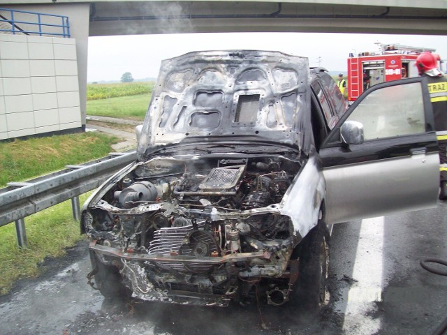 A2. Pożar samochodu. W niedzielę po godzinie 8 na 123 kilometrze autostrady A2, w kierunku Poznania doszło do pożaru samochodu terenowego. W działaniach gaśniczych wzięli udział strażacy z Kuślina i Nowego Tomyśla.