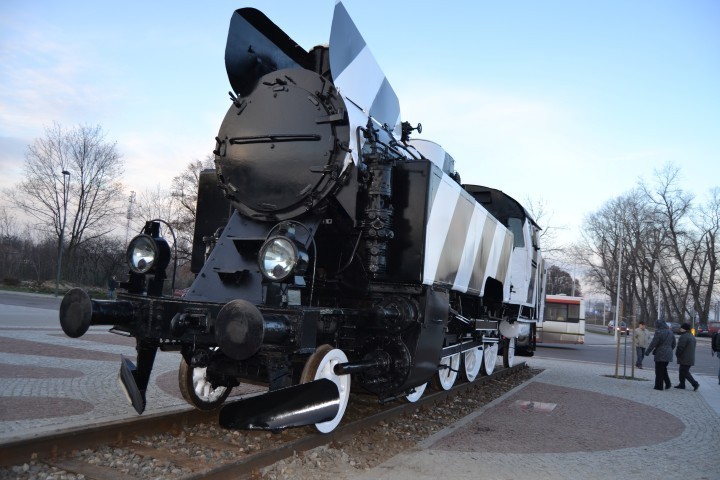 Tczew: Odsłonięcie czarno-białej lokomotywy - zobacz zdjęcia