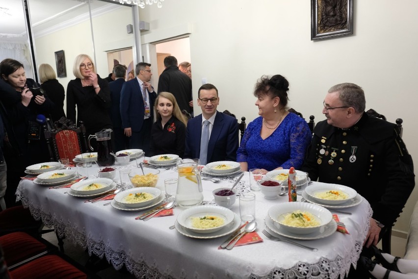 Premier Mateusz Morawiecki zjadł barbórkowy obiad z górniczą...