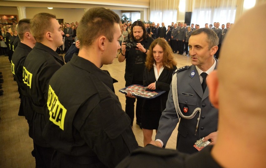 Nowi policjanci złożyli ślubowanie. Będą pracować w różnych komendach na terenie woj. lubelskiego (ZDJĘCIA)