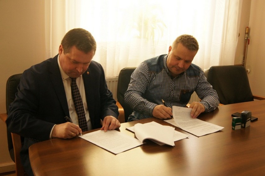 Umowa na budowę sygnalizacji świetlnej w Działoszynie podpisana 