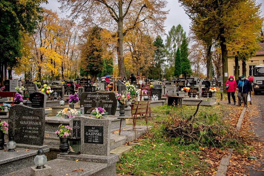 Tak wyglądał wczoraj cmentarz komunalny przy ulicy Moniuszki...