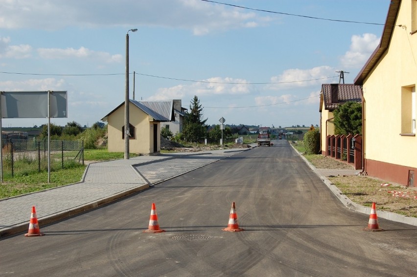 Trzciano. Nadal trwa budowa drogi do Straszewa [FOTO]