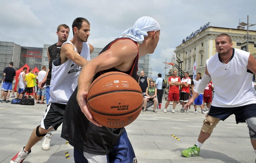 Juliada 2013: turniej koszykówki ulicznej w Krakowie [ZDJĘCIA]