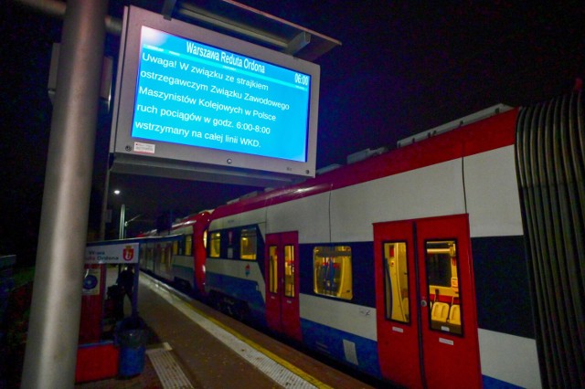 Pociągi Warszawskiej Kolei Dojazdowej zatrzymały się na najbliższych stacjach