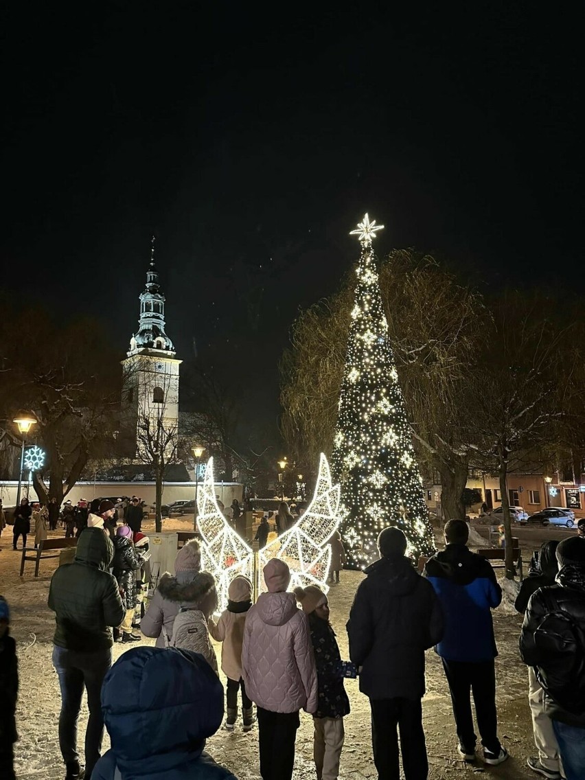 Kłobuck odpalił choinkę. Mikołajkowa impreza na Rynku!