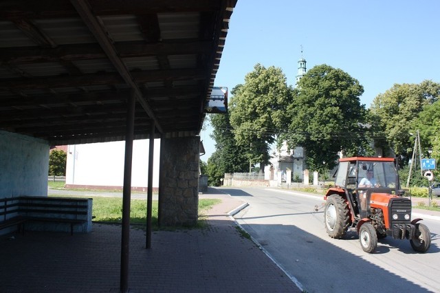 Autobusy w gminie Irządze: Mieszkańcy zastanawiają się czy wkrótce nie będą musieli przesiąść się na traktory...